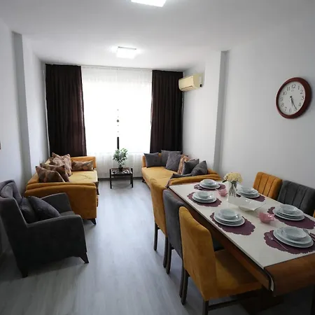 In The Heart Of The City, 1 Minute To The Tram Station,with Elevator Apartment Istanbul