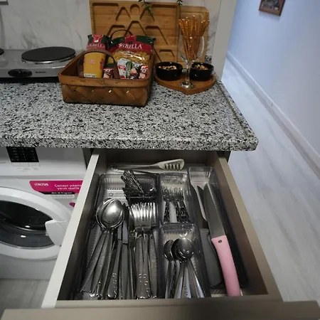 Apartment In The Heart Of The City, 1 Minute To The Tram Station,with Elevator