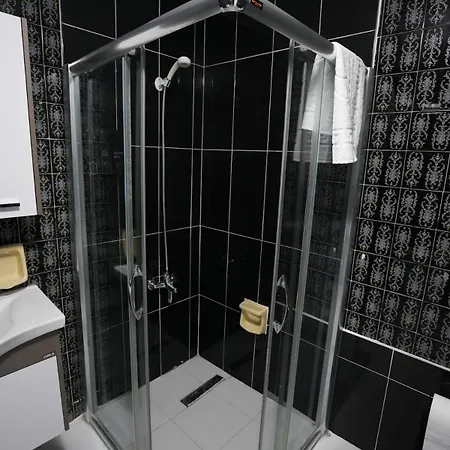 In The Heart Of The City, 1 Minute To The Tram Station,with Elevator Apartment *
