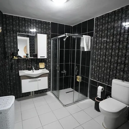 In The Heart Of The City, 1 Minute To The Tram Station,with Elevator *