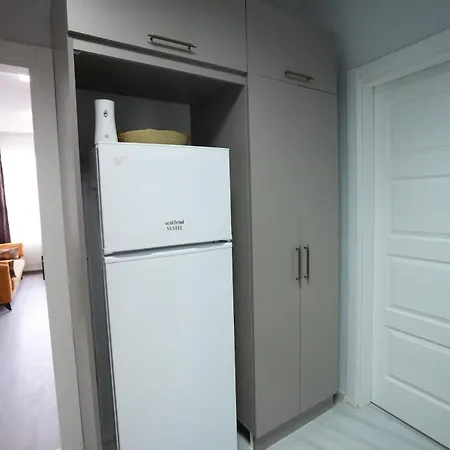 In The Heart Of The City, 1 Minute To The Tram Station,with Elevator Apartment