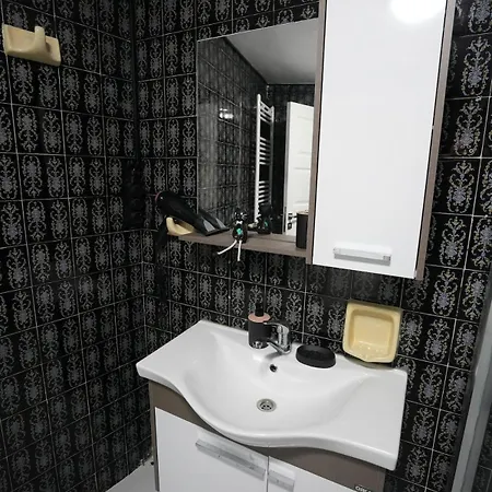 Apartment In The Heart Of The City, 1 Minute To The Tram Station,with Elevator *