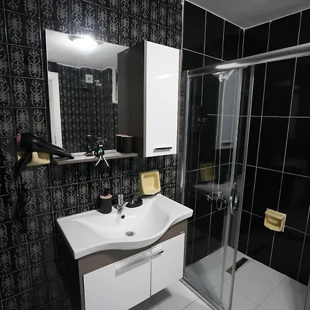 In The Heart Of The City, 1 Minute To The Tram Station,with Elevator Apartment Istanbul