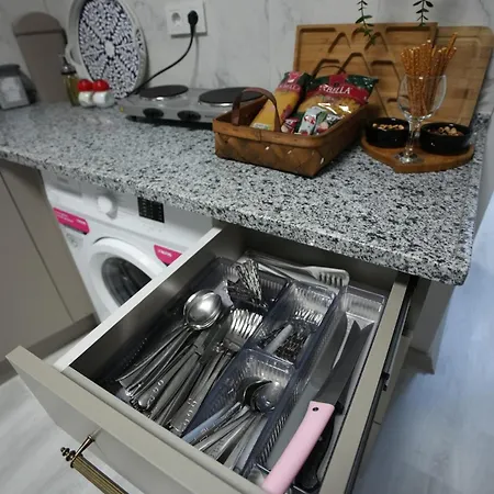 In The Heart Of The City, 1 Minute To The Tram Station,with Elevator * Istanbul