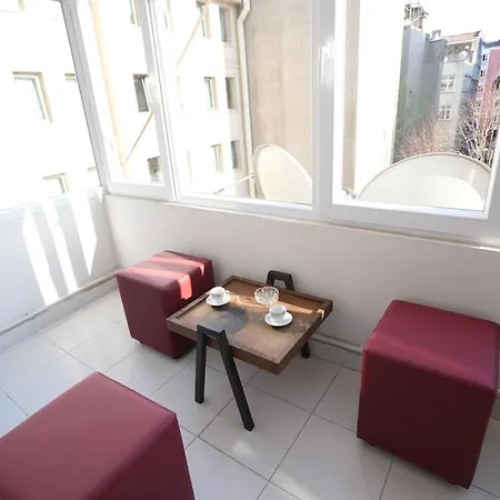 In The Heart Of The City, 1 Minute To The Tram Station,with Elevator Apartment