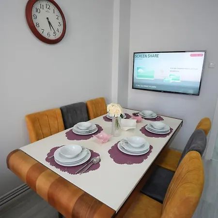 In The Heart Of The City, 1 Minute To The Tram Station,with Elevator Apartment Istanbul