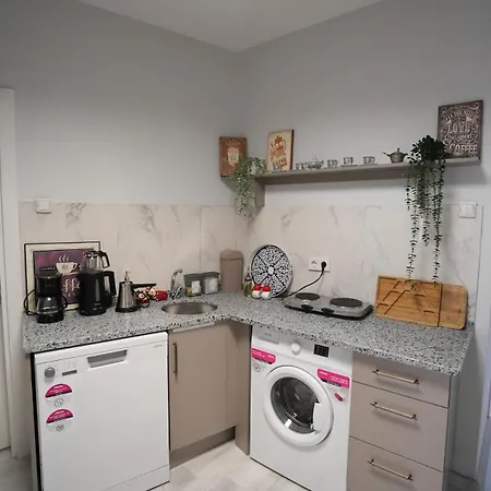 In The Heart Of The City, 1 Minute To The Tram Station,with Elevator *