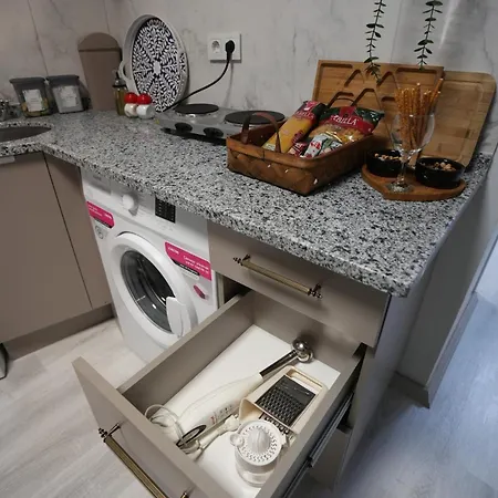 In The Heart Of The City, 1 Minute To The Tram Station,with Elevator * Istanbul