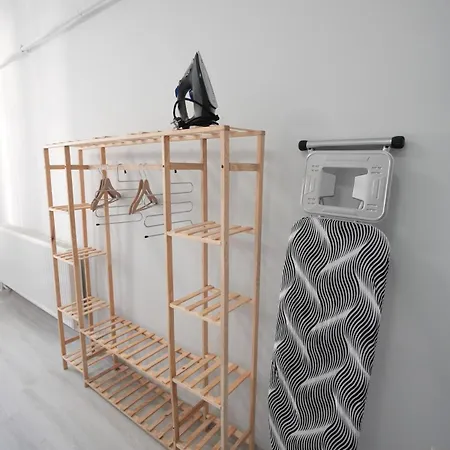 In The Heart Of The City, 1 Minute To The Tram Station,with Elevator Apartment